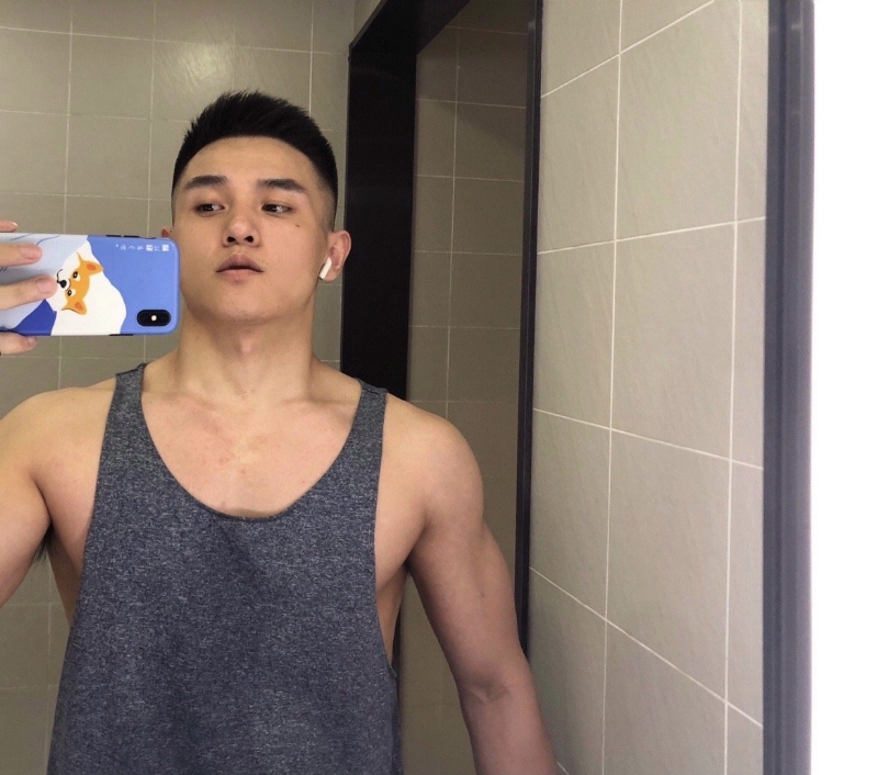 李文亮的第一张照片--新北交友中心
