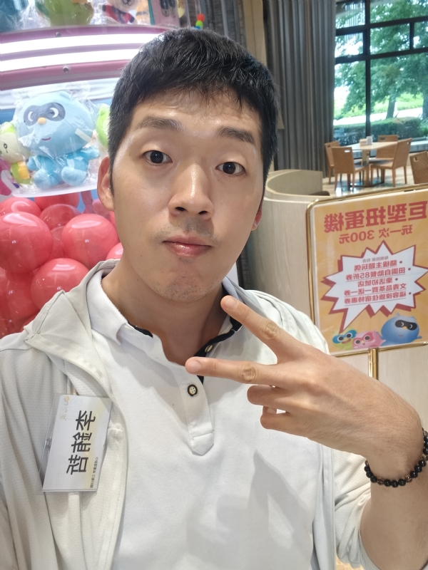 銪哲的第一张照片--新北交友中心